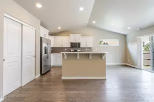 20380 SE Lois Way, Bend, OR 97702 - Photo 13