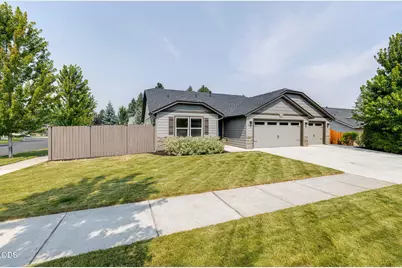 20380 SE Lois Way, Bend, OR 97702 - Photo 1