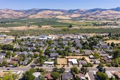 1019 Talent Avenue, Talent, OR 97540 - Photo 13