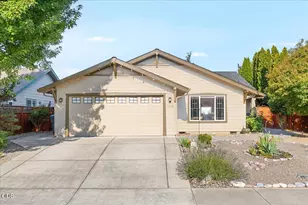 155 Country Hill Dr, Phoenix, OR 97535 - Photo 37