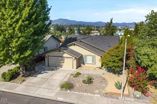 155 Country Hill Dr, Phoenix, OR 97535 - Photo 27