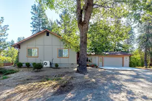 697 Jaynes Dr, Grants Pass, OR 97527 - Photo 3