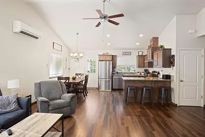 697 Jaynes Drive, Grants Pass, OR 97527 - Photo 9