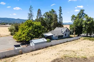 1083 Rossanley Dr, Medford, OR 97501 - Photo 31