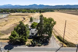 1083 Rossanley Dr, Medford, OR 97501 - Photo 39