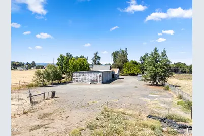 1083 Rossanley Drive, Medford, OR 97501 - Photo 33