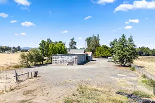1083 Rossanley Dr, Medford, OR 97501 - Photo 33