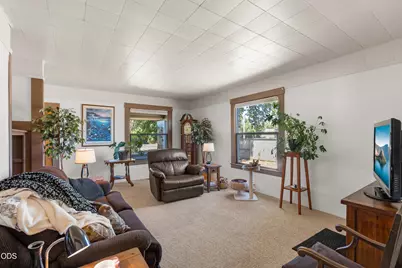 1083 Rossanley Drive, Medford, OR 97501 - Photo 11