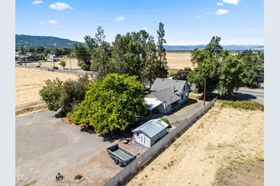 1083 Rossanley Drive, Medford, OR 97501 - Photo 45