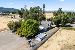 1083 Rossanley Dr, Medford, OR 97501 - Photo 45