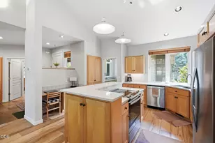 60527 Seventh Mountain Dr, Bend, OR 97702 - Photo 9