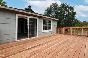 22172 Hwy 62, Shady Cove, OR 97539 - Photo 17