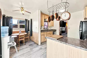 1055 California, Klamath Falls, OR 97601 - Photo 9