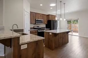 2920 NW Hemlock Ln, Redmond, OR 97756 - Photo 7
