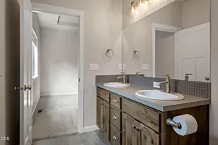2920 NW Hemlock Ln, Redmond, OR 97756 - Photo 13
