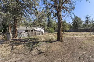 19929 Birch Ln, Bend, OR 97703 - Photo 23