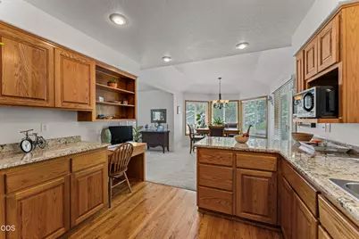 2004 NW Sarum Circle, Grants Pass, OR 97526 - Photo 11