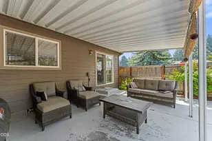 2004 NW Sarum Cir, Grants Pass, OR 97526 - Photo 23