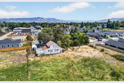 978 Cherry Street, Medford, OR 97501 - Photo 9