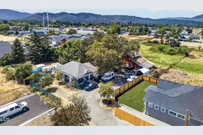 978 Cherry Street, Medford, OR 97501 - Photo 3
