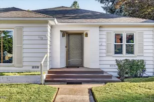 1203 Queen Anne Ave, Medford, OR 97504 - Photo 7