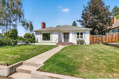 1203 Queen Anne Avenue, Medford, OR 97504 - Photo 3