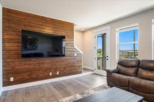 20534 Empire Ave, Bend, OR 97701 - Photo 15