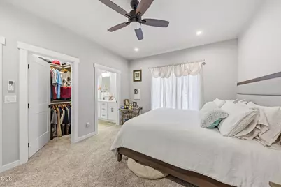 211 Christopher Way, Talent, OR 97540 - Photo 15