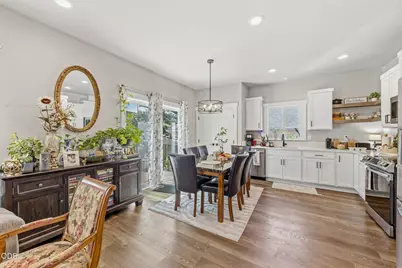 211 Christopher Way, Talent, OR 97540 - Photo 11