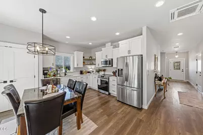 211 Christopher Way, Talent, OR 97540 - Photo 13
