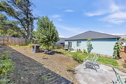 211 Christopher Way, Talent, OR 97540 - Photo 29