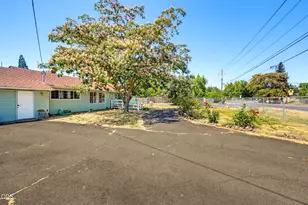 1265 Corona Ave, Medford, OR 97504 - Photo 11