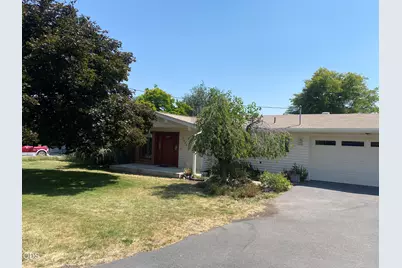 2433 Redwood Drive, Klamath Falls, OR 97601 - Photo 1