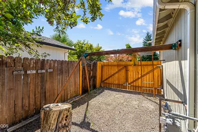 1222 Greentree Way, Central Point, OR 97502 - Photo 23