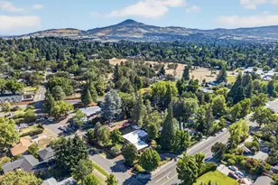 2201 Siskiyou Blvd, Medford, OR 97504 - Photo 57