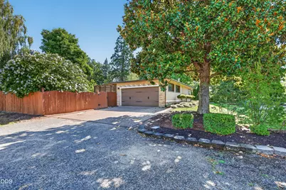 2201 Siskiyou Boulevard, Medford, OR 97504 - Photo 9