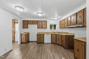 3858 Falcon St, White City, OR 97503 - Photo 5