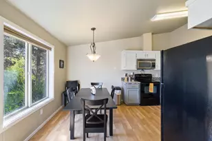 986 SE Centennial St, Bend, OR 97702 - Photo 9