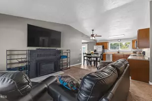 4241 Myrtlewood Dr, Klamath Falls, OR 97603 - Photo 13