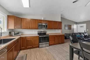 4241 Myrtlewood Dr, Klamath Falls, OR 97603 - Photo 19