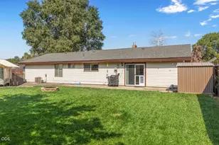 4241 Myrtlewood Dr, Klamath Falls, OR 97603 - Photo 3
