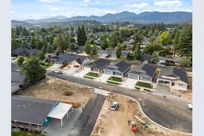 2229 Piazza Drive, Medford, OR 97501 - Photo 33