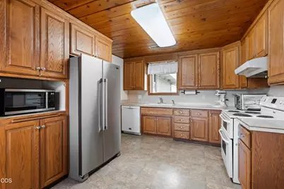 1711 Roberts Road, Medford, OR 97504 - Photo 9