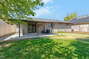 1045 Angler Ln, Grants Pass, OR 97527 - Photo 3