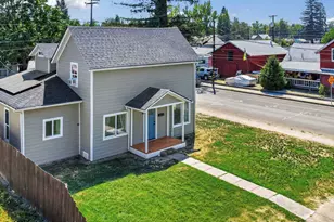 425 SW Burgess St, Grants Pass, OR 97526 - Photo 7