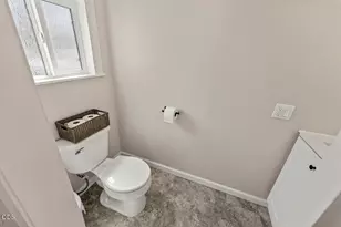 425 SW Burgess St, Grants Pass, OR 97526 - Photo 17