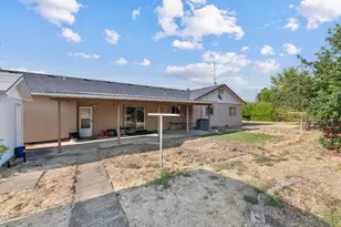 1497 S Stage Rd, Medford, OR 97501 - Photo 21