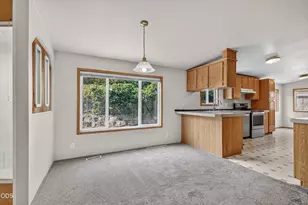 140 Taylor St, Talent, OR 97540 - Photo 7