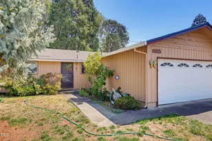 685 Talbot St, Eagle Point, OR 97524 - Photo 3
