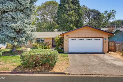 685 Talbot Street, Eagle Point, OR 97524 - Photo 1